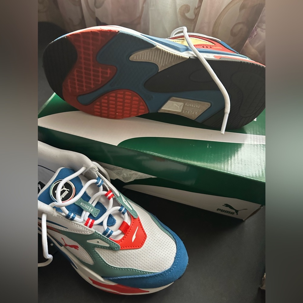 Women’s Puma sz 7